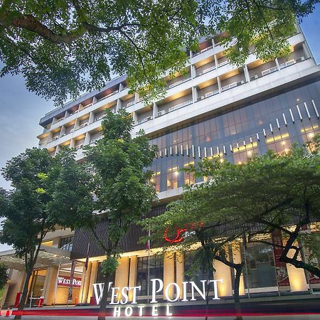 West Point Hotel Bandung Exteriér fotografie